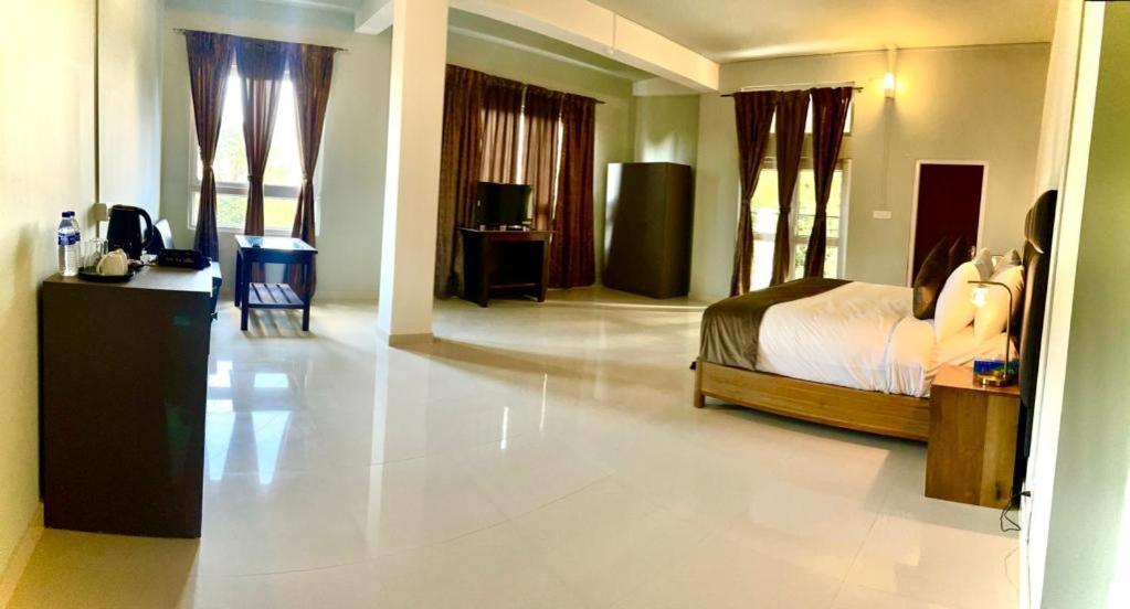 La Colline Resort Kohima Luaran gambar