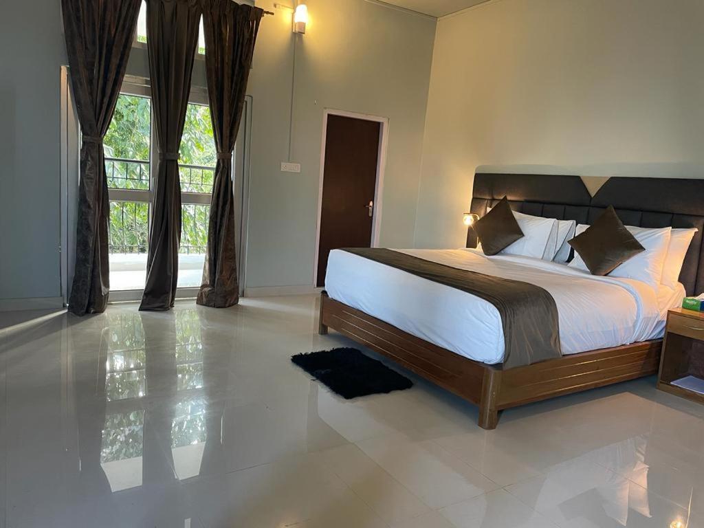 La Colline Resort Kohima Luaran gambar