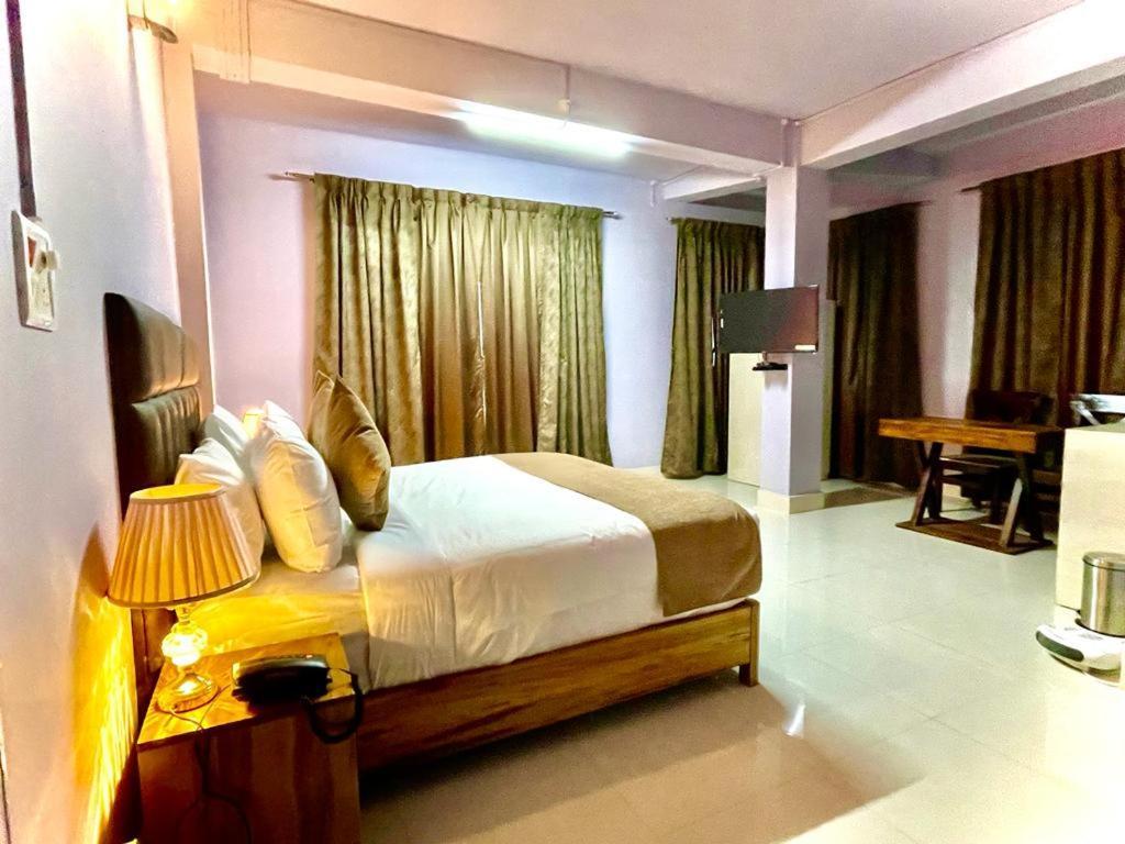 La Colline Resort Kohima Luaran gambar